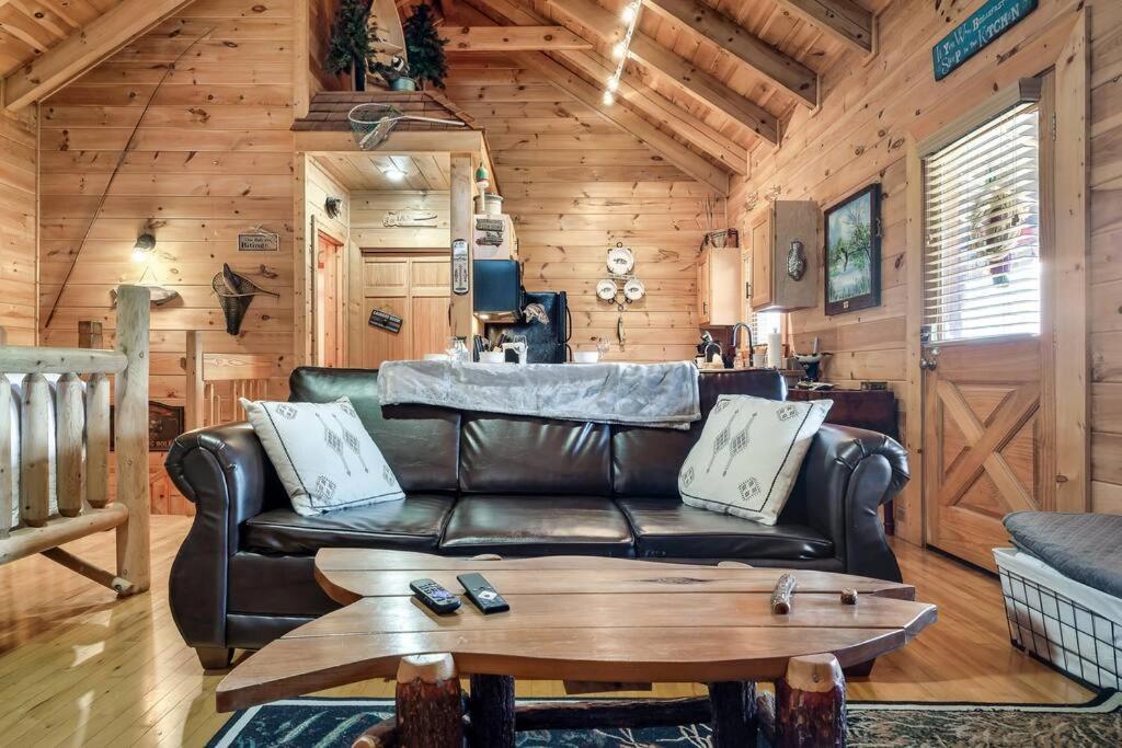 Willa Spectacular Mtns Views With Private Hot Tub With Pool Table And Private Pond Sevierville Zewnętrze zdjęcie