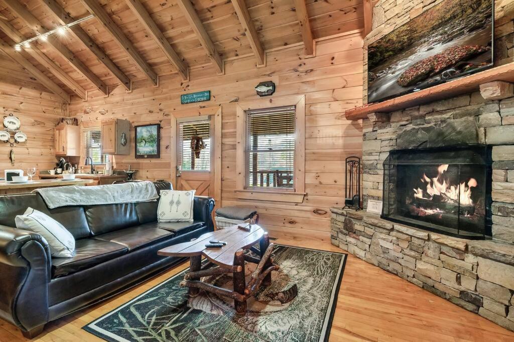 Willa Spectacular Mtns Views With Private Hot Tub With Pool Table And Private Pond Sevierville Zewnętrze zdjęcie