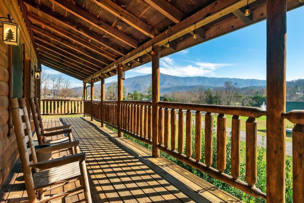 Willa Spectacular Mtns Views With Private Hot Tub With Pool Table And Private Pond Sevierville Zewnętrze zdjęcie