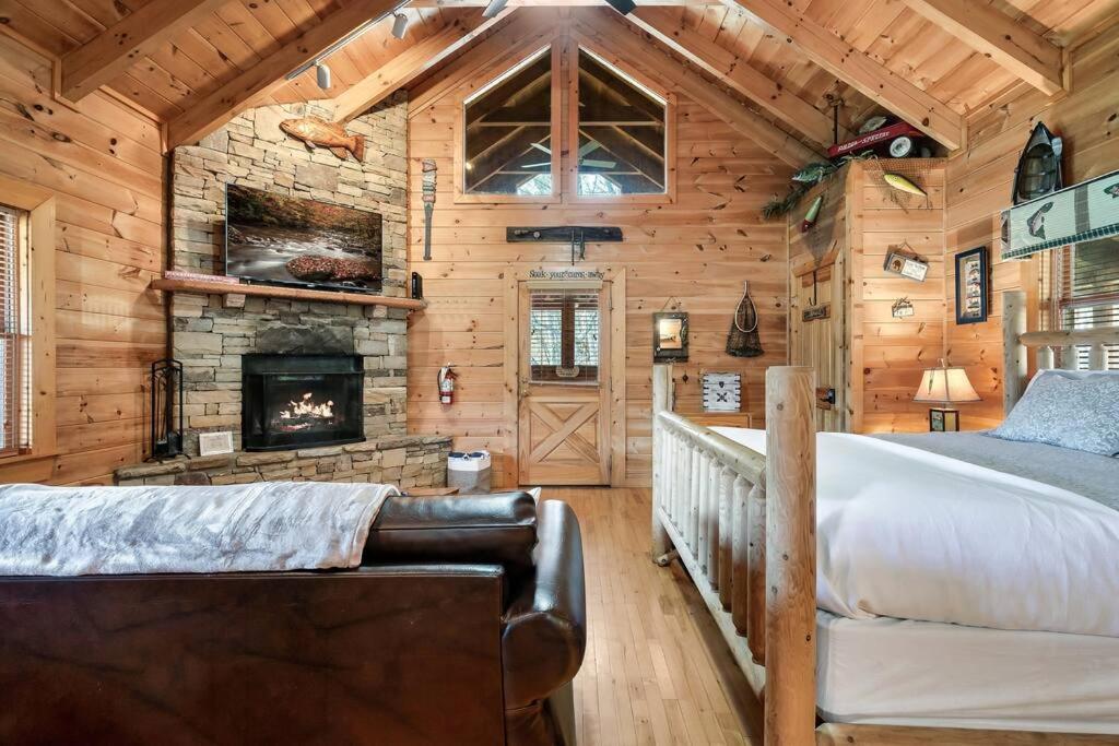 Willa Spectacular Mtns Views With Private Hot Tub With Pool Table And Private Pond Sevierville Zewnętrze zdjęcie